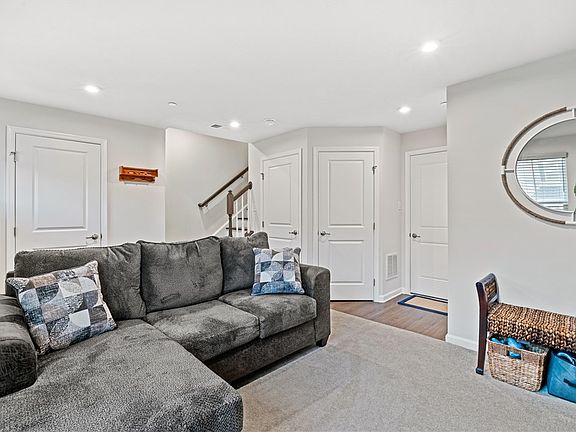 5th image of 319 Caledonia Pl