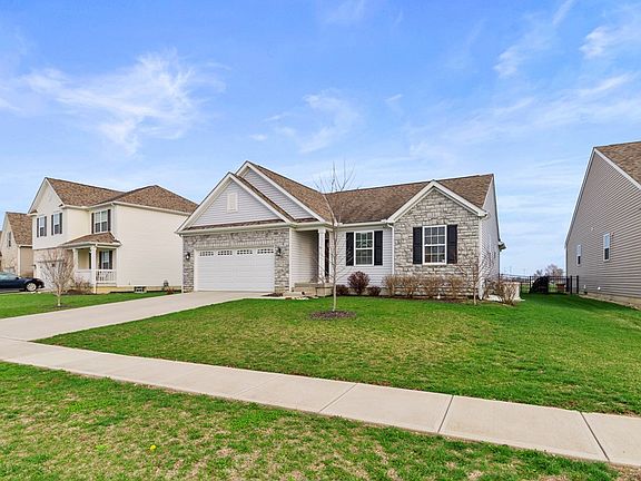 3rd image of 159 Chestnut Commons Dr