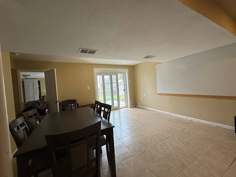 14696 Stratford Dr — Photo 10