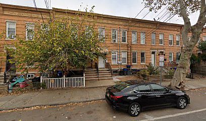 1st image of 400 Woodlawn Ave #0