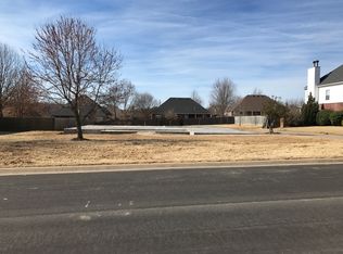 2055 N Barrington Dr, Fayetteville, AR 72701