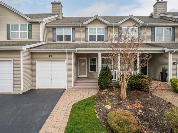 194 Rivendell Court #-, Melville, NY 11747