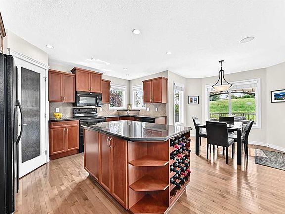 4th image of 127 NE Royal Birch Way NW