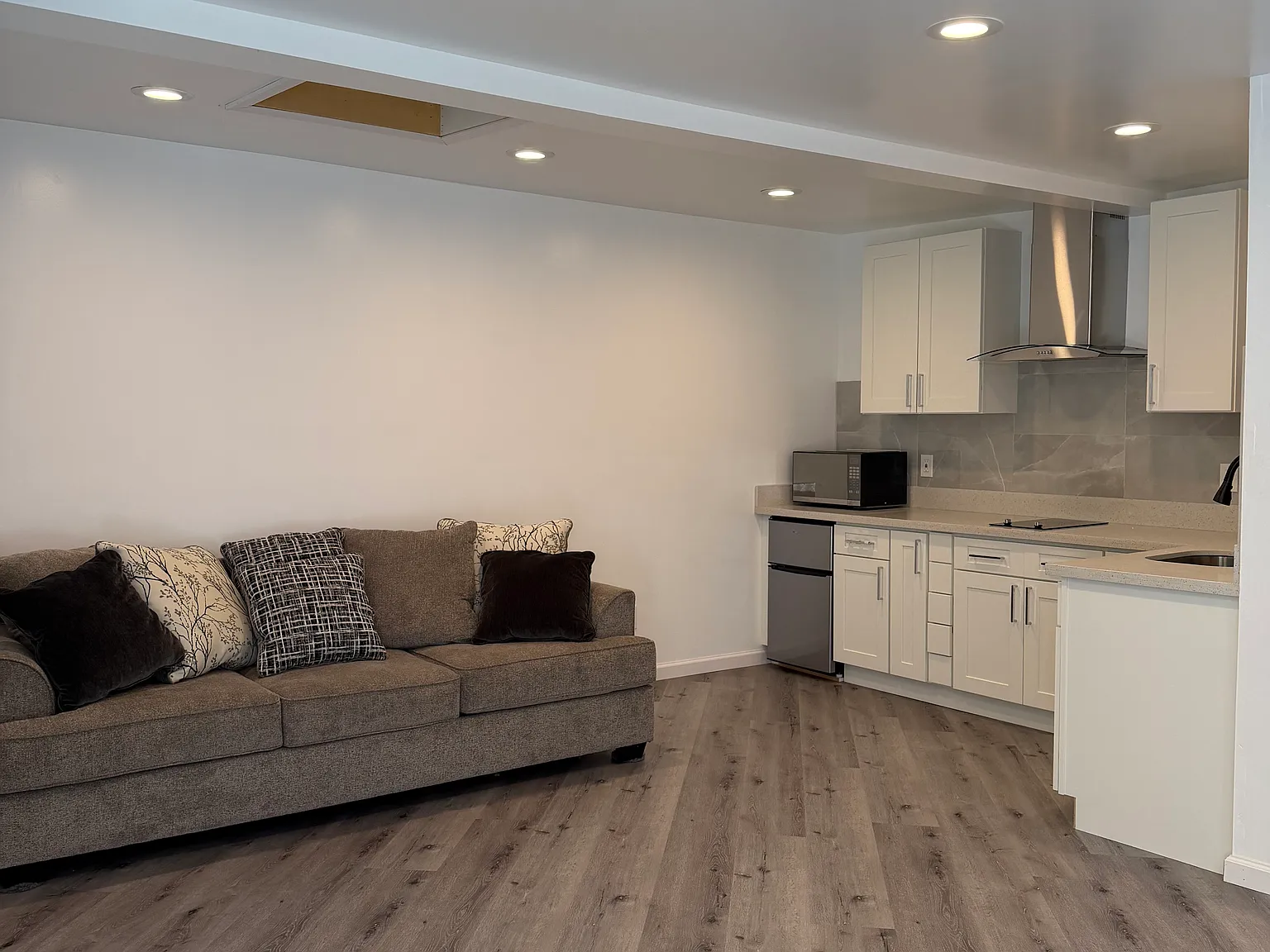 1033 Fountain St — Photo 3