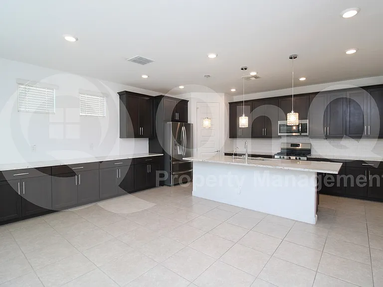 1130 E Armstrong Way — Photo 4