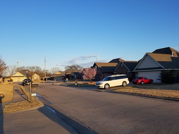 Street out front/cul-de-sac