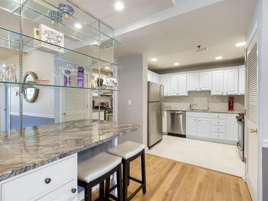 625 Jefferson St APT 302, Hoboken, NJ 07030