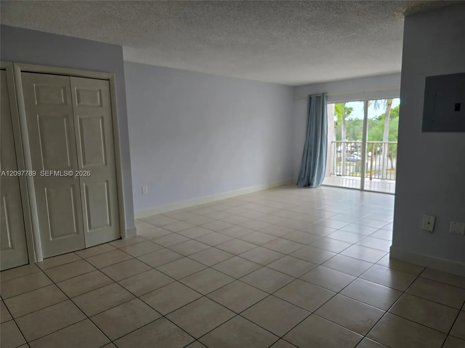 Kendall Lake Towers Condo — Photo 3