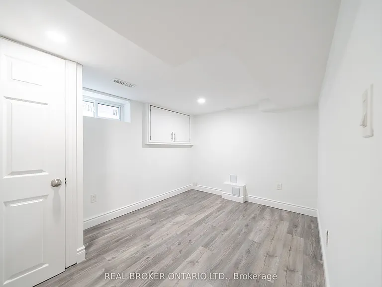 12 Villa Rd #BASEMENT — Photo 12