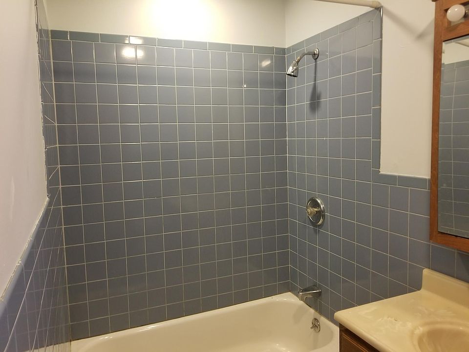 1st image of 820 E Hyde Park Blvd