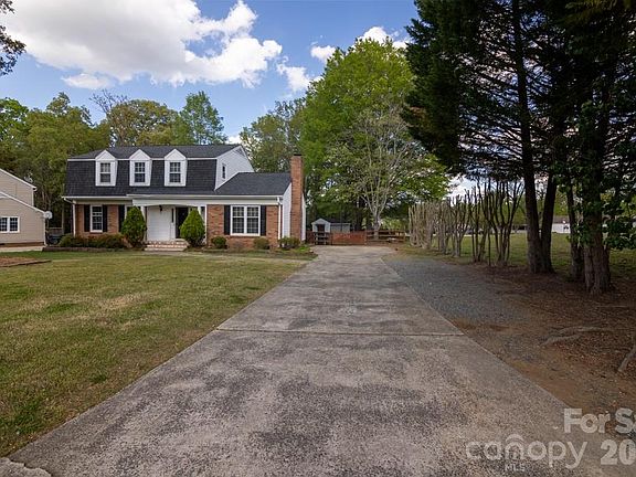 2nd image of 2232 Lawton Bluff Rd
