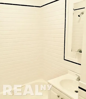 Rented by REAL New York | media 24