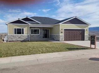 839 S 3rd Ave, Mills, WY 82644
