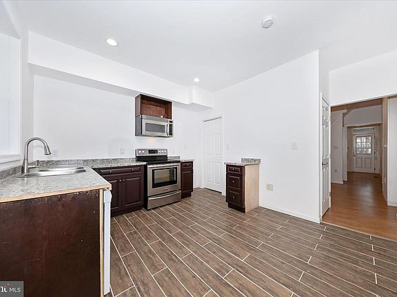 5th image of 16 Belview Ave