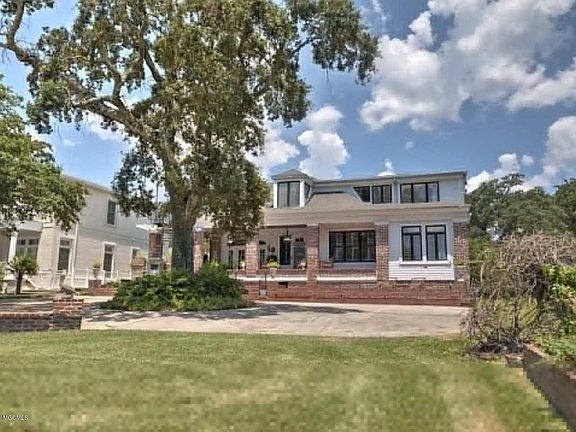 2nd image of 1012 E Beach Blvd