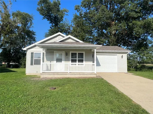 1113 Galveston Dr, Taylorville, IL 62568