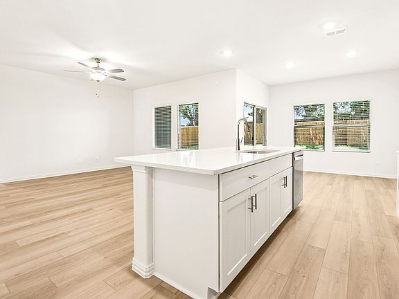 5th image of 2420 Nicole Dr