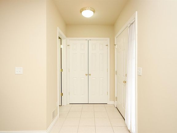 4th image of 5702 Hampshire Ln #46