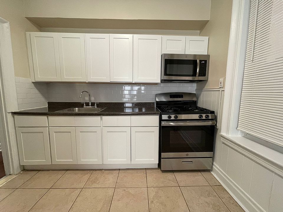 1st image of 165 W 48th St APT 2