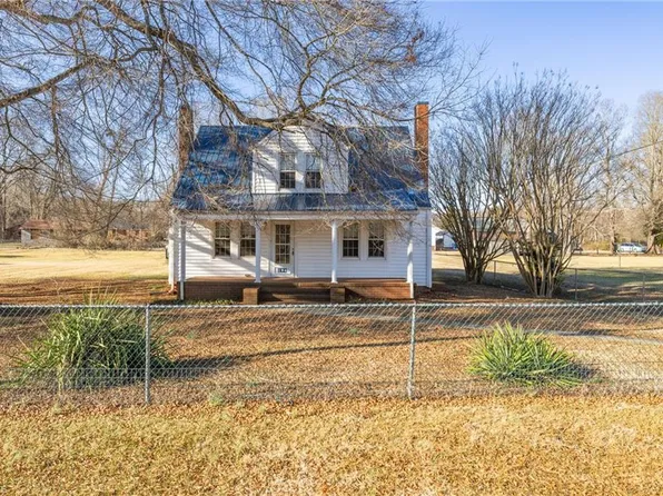 104 Long St, Mayodan, NC 27027