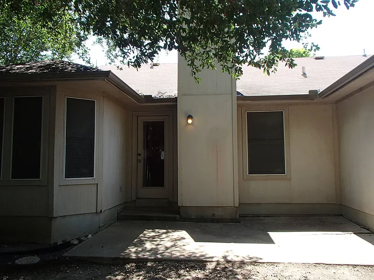 208 Juniper Dr — Photo 12