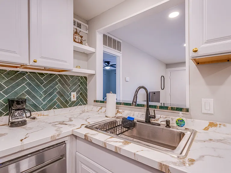 S Royal Crest Cir — Photo 9
