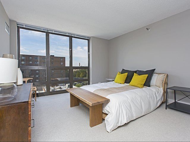 2nd image of 2553 N Clark St #1709