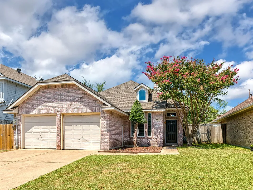 1329 Maywood Ct