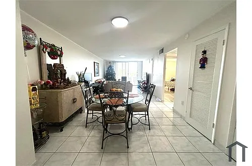 910 Michigan Ave #401 Photo 1