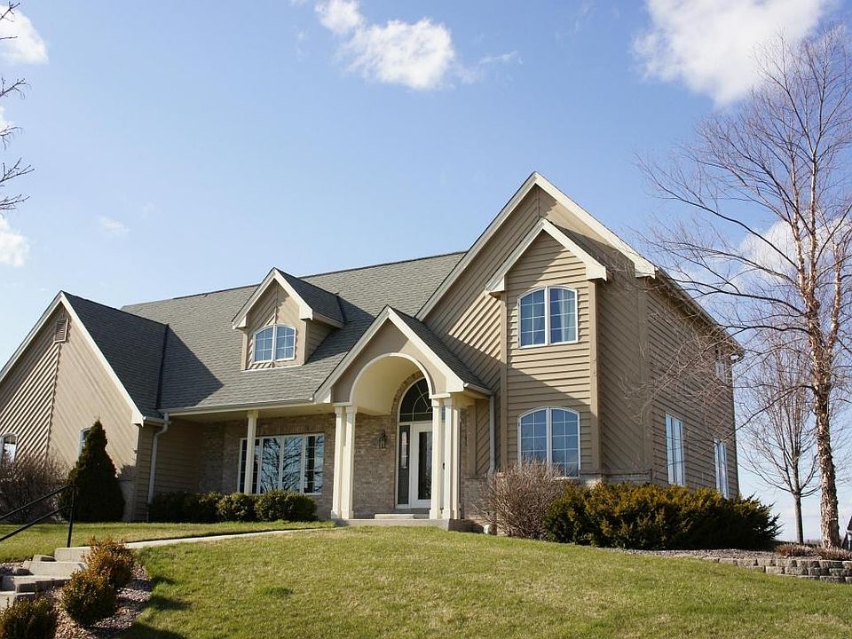 Gorgeous 4 Bedroom 2.5 Bath Port Home!