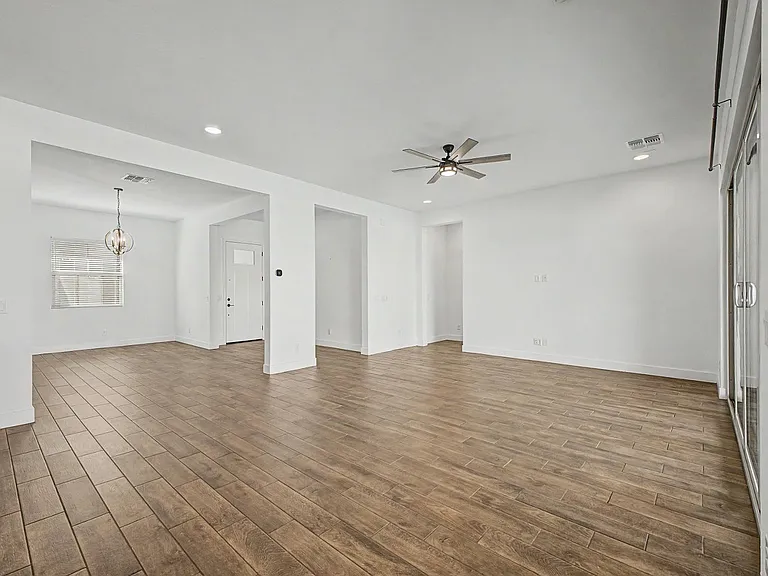 13103 N 174th Dr — Photo 14