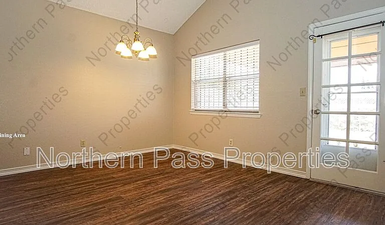 4553 General Maloney Cir — Photo 5