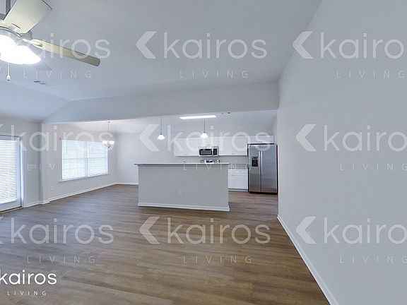 4th image of 822 Heather Dr