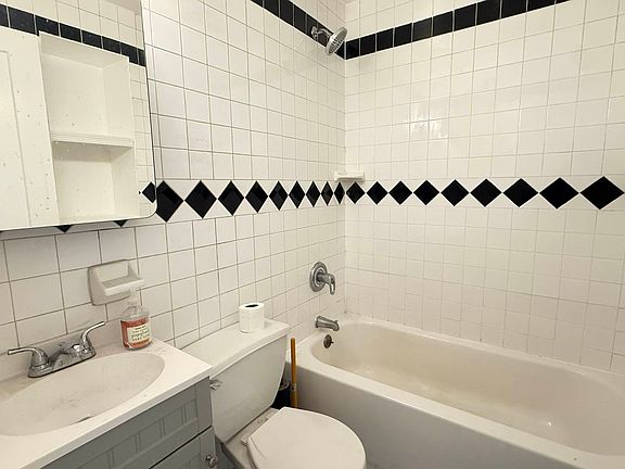 3rd image of 580 Union St APT 1R