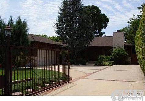 3rd image of 22952 Oxnard St