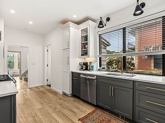 4th image of 566 Proctor Ave