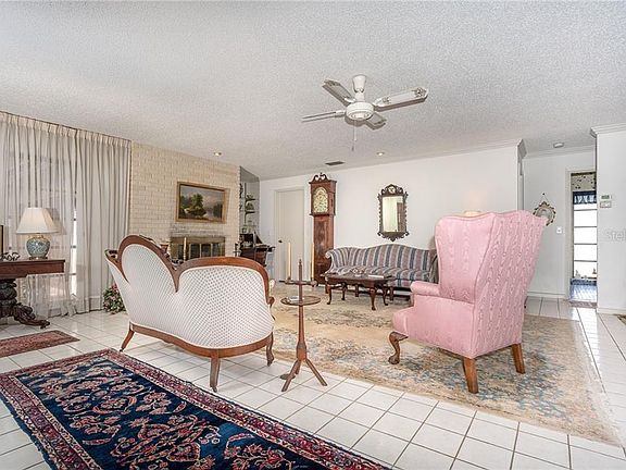 5th image of 329 Oakwood Cir