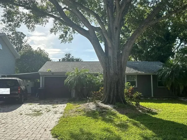 8439 Riverside Dr NE, Saint Petersburg, FL 33702