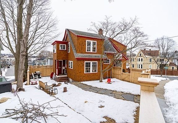 2nd image of 61 Lincoln St #61