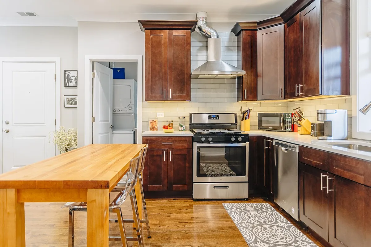 Building Photo - 1752 W Catalpa Ave #1E