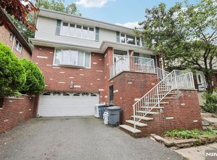 514 Oak St, Ridgefield, NJ 07657