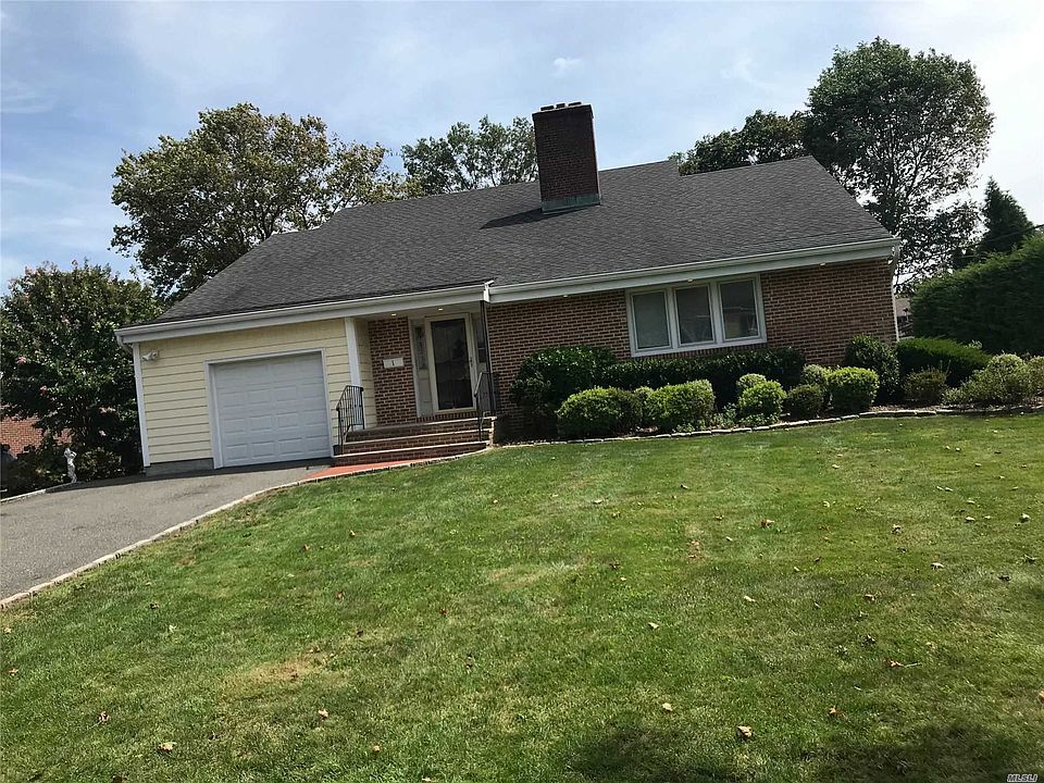 1 Whitehall Blvd S, Garden City, NY 11530 Zillow