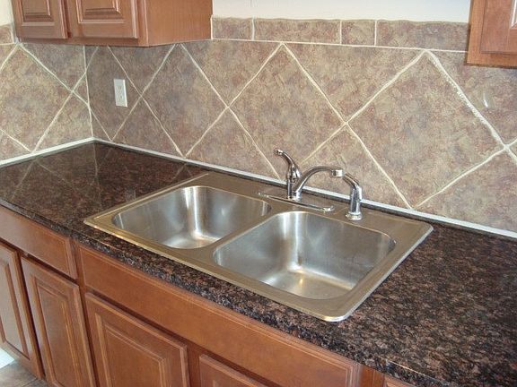 Deep double sink. Very nice.