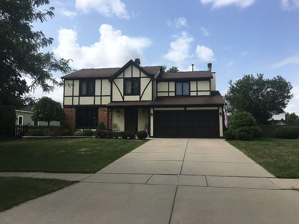 42 Deerpath Dr photo 1