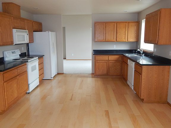 New Maple Floor & Quartz