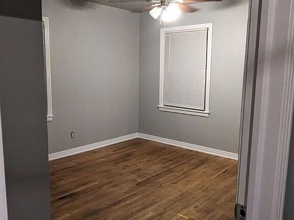 5th image of 107 E Comay Cir