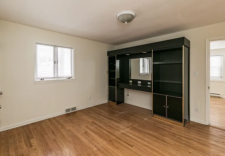 605 Crawford Ave — Photo 8