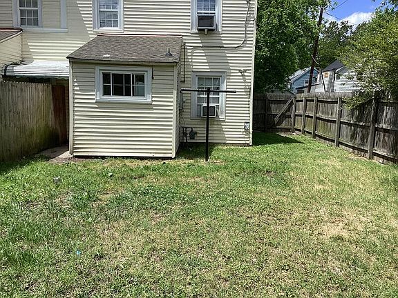 3rd image of 10 Emmons Pl Unit 4