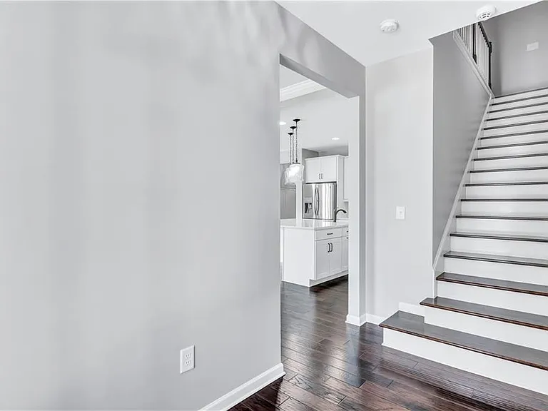 330 Avalon Sq — Photo 15