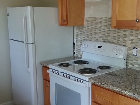3rd image of 140 Carlton Ave #6